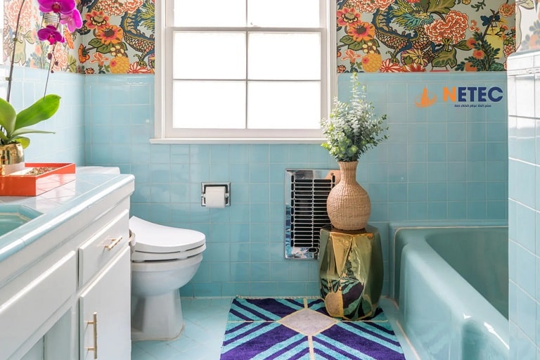 Màu xanh ngọc bắt sáng tốt giúp không gian phòng tắm sạch sẽ hơn